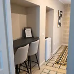 Landlord 71 - Private Balcony Tatil Evi