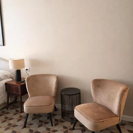 Landlord - Private Balcony Bari