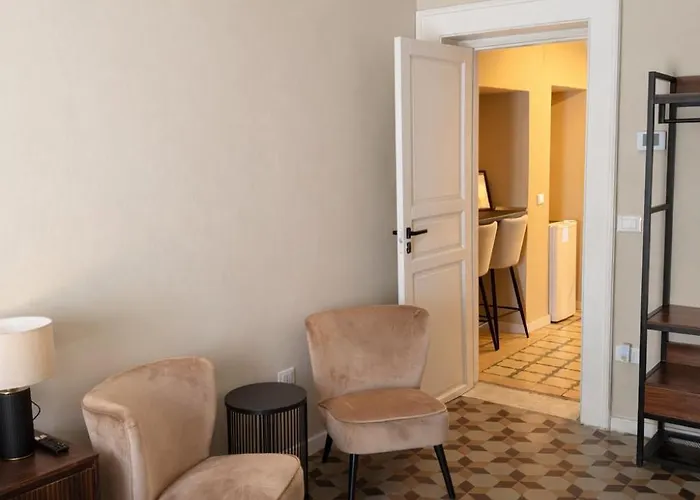 Landlord - Private Balcony Bari