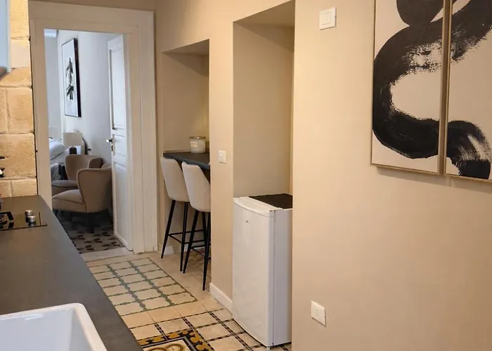 Landlord - Private Balcony