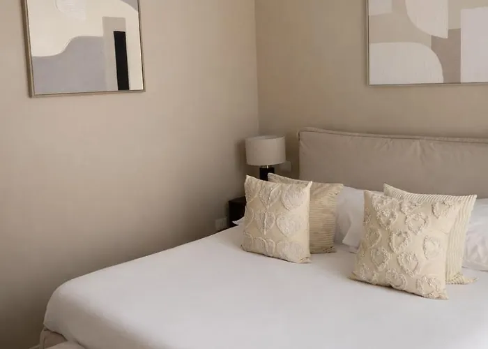 Landlord - Private Balcony Nyaraló *