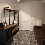 Landlord 71 - Private Balcony