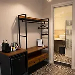 Landlord 71 - Private Balcony Μπάρι