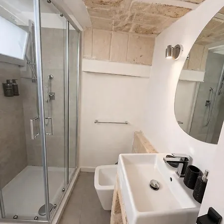 Landlord 71 - Private Balcony *