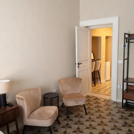 Landlord - Private Balcony Bari