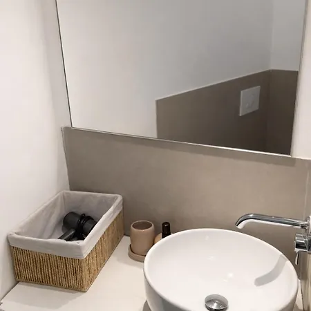 Landlord 71 - Private Balcony Feriehus Bari